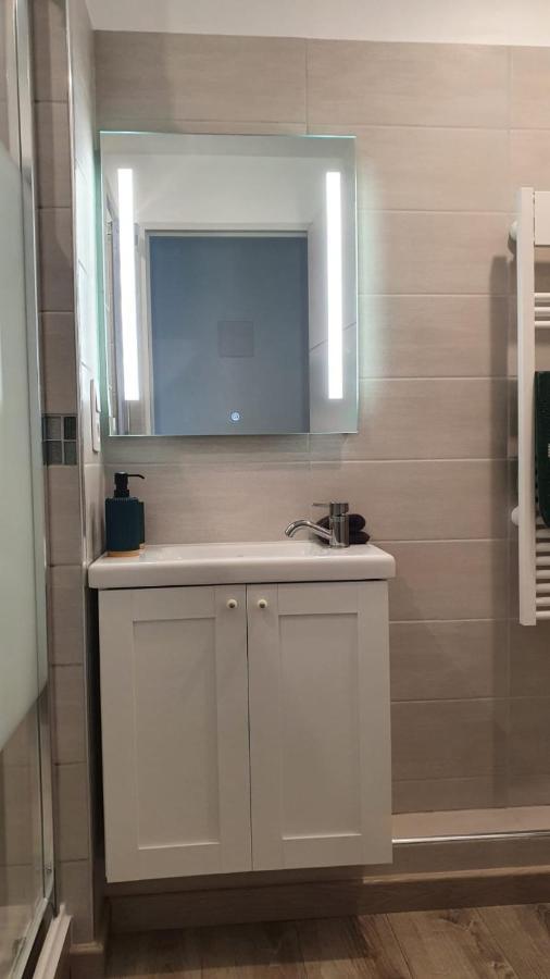 Tropical - Appt Climatise - Proche Plage - Aquarium - Parking - Wifi Canet-en-Roussillon Bagian luar foto